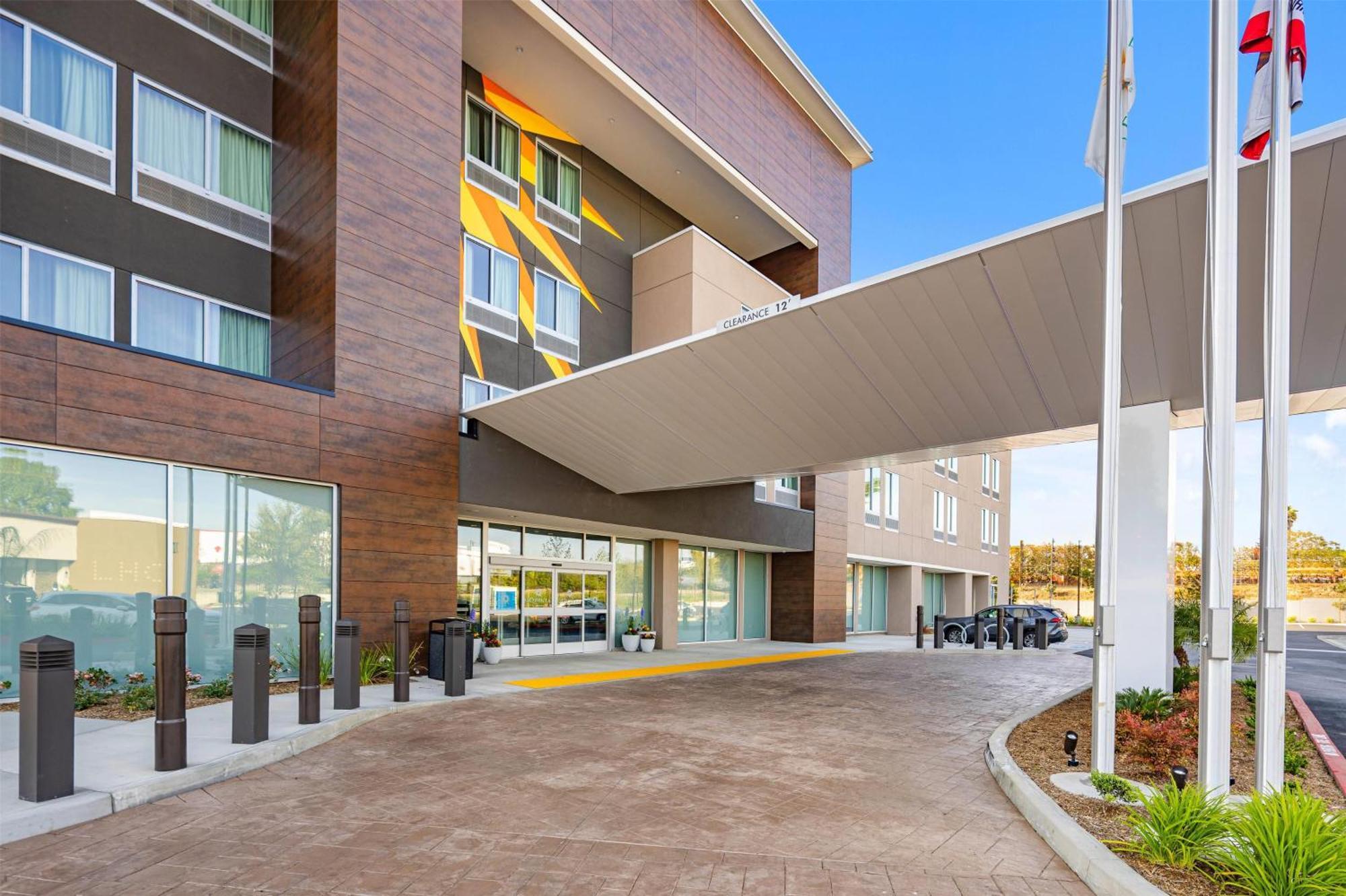 La Quinta Inn & Suites By Wyndham La Habra Esterno foto